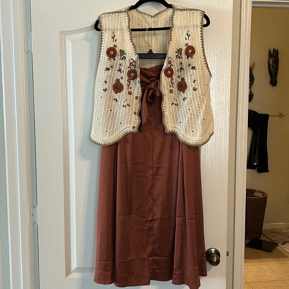 ✅Embroidered lightweight crochet vest